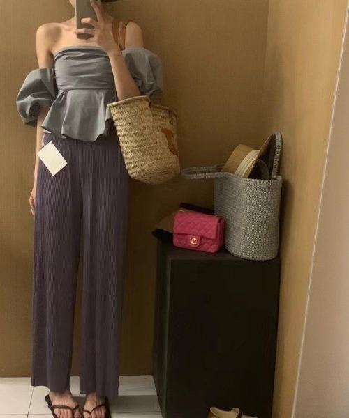 deux amour(ドゥーザムール)の「オフショルクロップドフレアブラウス(シャツ/ブラウス・レディース・ホワイト/グレー・FREE)」の8枚目の写真