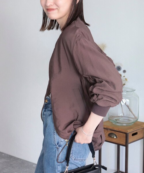 fredy emue(フレディエミュ)の「袖ギャザーZIPブルゾン(ブルゾン・レディース・ブラック/キャメル・38)」の9枚目の写真