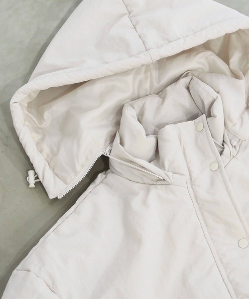 tiptop(ティップトップ)の「【2WAY】ナイロン中綿フードブルゾン(ダウンジャケット/コート・レディース・アイボリー/ブラック/カーキ・FREE)」の4枚目の写真