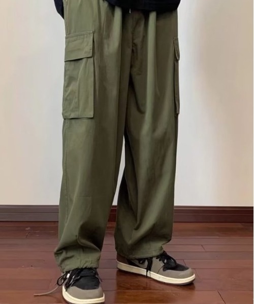 COMON+(コモンプラス)の「裾 スピンドル 付 ワイド カーゴ イージーパンツ(カーゴパンツ・メンズ・ブラック/カーキ・L/M)」の15枚目の写真