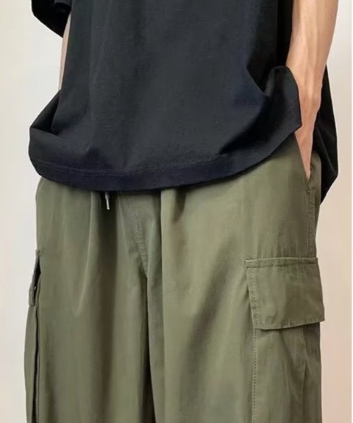 COMON+(コモンプラス)の「裾 スピンドル 付 ワイド カーゴ イージーパンツ(カーゴパンツ・メンズ・ブラック/カーキ・L/M)」の16枚目の写真
