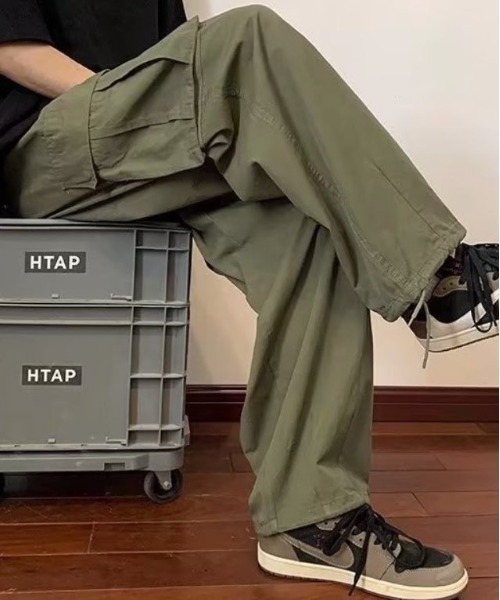 COMON+(コモンプラス)の「裾 スピンドル 付 ワイド カーゴ イージーパンツ(カーゴパンツ・メンズ・ブラック/カーキ・L/M)」の3枚目の写真