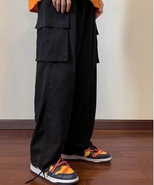 COMON+(コモンプラス)の「裾 スピンドル 付 ワイド カーゴ イージーパンツ(カーゴパンツ・メンズ・ブラック/カーキ・L/M)」の11枚目の写真