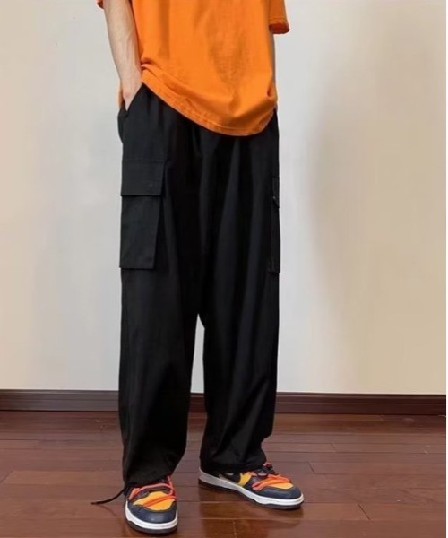 COMON+(コモンプラス)の「裾 スピンドル 付 ワイド カーゴ イージーパンツ(カーゴパンツ・メンズ・ブラック/カーキ・L/M)」の10枚目の写真