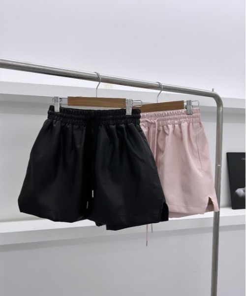 ipugo(イプゴ)の「ipugo/イプゴ レザーショートパンツ(その他パンツ・レディース・ブラック/ピンク/ベージュ・FREE)」の4枚目の写真