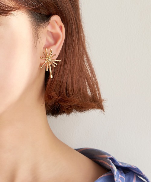amplis(アンプリス)の「シャイニングスターイヤリング/comeri earring(イヤリング・レディース・シルバー/イエローゴールド・FREE)」の3枚目の写真