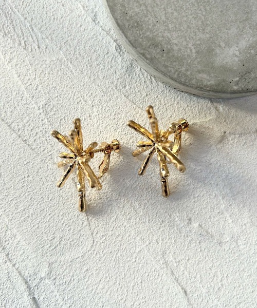 amplis(アンプリス)の「シャイニングスターイヤリング/comeri earring(イヤリング・レディース・シルバー/イエローゴールド・FREE)」の4枚目の写真