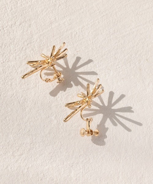 amplis(アンプリス)の「シャイニングスターイヤリング/comeri earring(イヤリング・レディース・シルバー/イエローゴールド・FREE)」の5枚目の写真
