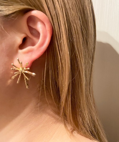 amplis(アンプリス)の「シャイニングスターイヤリング/comeri earring(イヤリング・レディース・シルバー/イエローゴールド・FREE)」の6枚目の写真