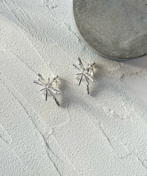 amplis(アンプリス)の「シャイニングスターイヤリング/comeri earring(イヤリング・レディース・シルバー/イエローゴールド・FREE)」の9枚目の写真