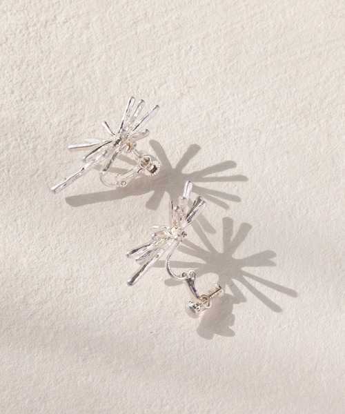 amplis(アンプリス)の「シャイニングスターイヤリング/comeri earring(イヤリング・レディース・シルバー/イエローゴールド・FREE)」の10枚目の写真
