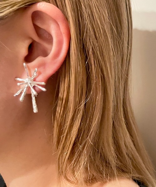 amplis(アンプリス)の「シャイニングスターイヤリング/comeri earring(イヤリング・レディース・シルバー/イエローゴールド・FREE)」の11枚目の写真