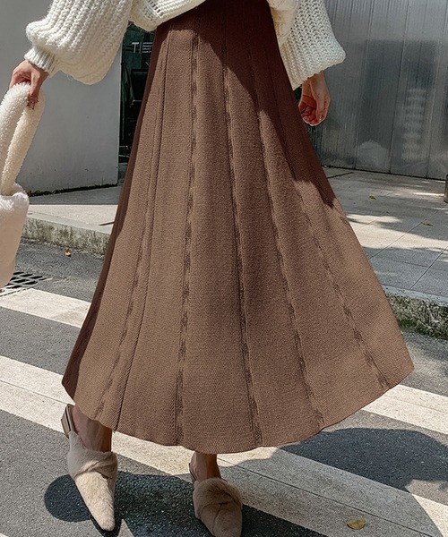 MILAE（ミレ）の「千鳥ラインニットフレアロングスカート（スカート・レディース・ブラック/ピンクベージュ/ブラウン/オフホワイト/グレー・FREE）」の5枚目の写真