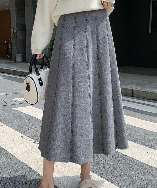 MILAE（ミレ）の「千鳥ラインニットフレアロングスカート（スカート・レディース・ブラック/ピンクベージュ/ブラウン/オフホワイト/グレー・FREE）」の4枚目の写真