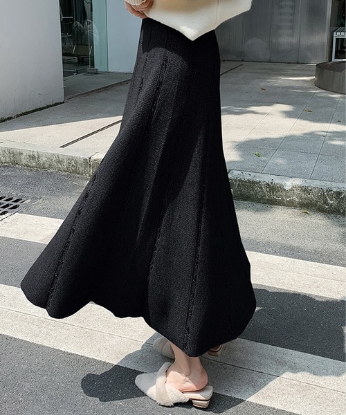 MILAE（ミレ）の「千鳥ラインニットフレアロングスカート（スカート・レディース・ブラック/ピンクベージュ/ブラウン/オフホワイト/グレー・FREE）」の21枚目の写真