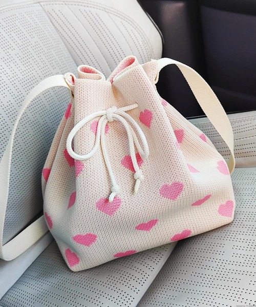 TONE SELECT GOODS(トーンセレクトグッズ)の「Liaa/ ハート柄ニットショルダーバッグ A18184(ショルダーバッグ・レディース・ホワイト/ピンク・FREE)」の1枚目の写真
