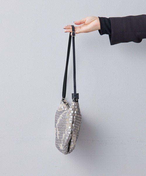 tee Lisa（ティーリサ）の「【Tee Lisa(ティーリサ)】ドットショルダーバッグ（ショルダーバッグ・レディース・アンティークシルバー・FREE）」の3枚目の写真