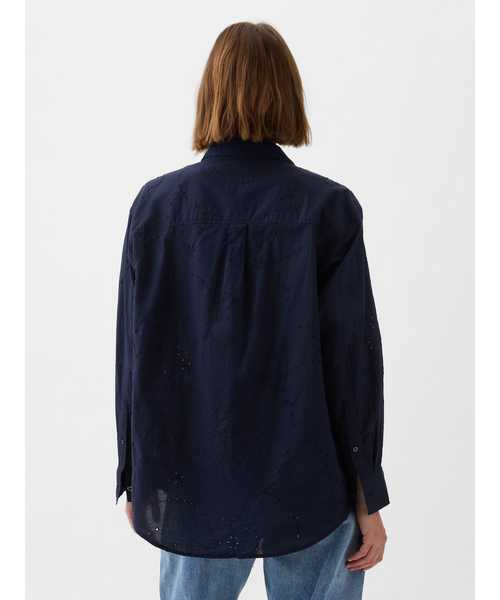 GAP(ギャップ)の「アイレット ビッグシャツ(シャツ/ブラウス・レディース・ホワイト/ネイビー・M/L/XS/XXS/S)」の8枚目の写真