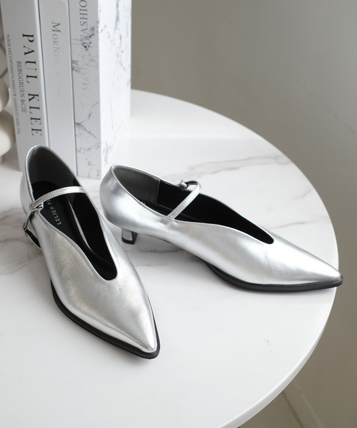 AmiAmi（アミアミ）の「【2026SS再販】柔らか！ローヒール ポインテッドトゥ メリージェーンパンプス（パンプス・レディース・ホワイト/ブラック/ブラック系その他/シルバー/ブラック系その他2/ガンメタ/ブルー系その他/ブラック系その他3/シルバー系その他/ブラック系その他4・L/LL/M/S）」の8枚目の写真