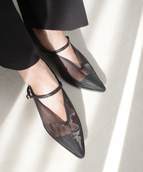 AmiAmi（アミアミ）の「【2026SS再販】柔らか！ローヒール ポインテッドトゥ メリージェーンパンプス（パンプス・レディース・ホワイト/ブラック/ブラック系その他/シルバー/ブラック系その他2/ガンメタ/ブルー系その他/ブラック系その他3/シルバー系その他/ブラック系その他4・L/LL/M/S）」の6枚目の写真