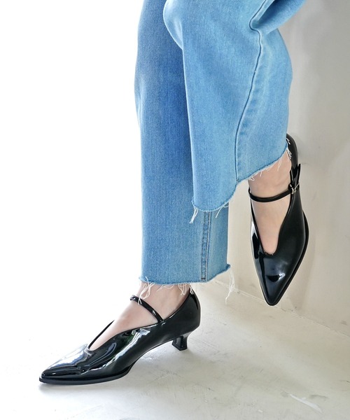 AmiAmi（アミアミ）の「【2026SS再販】柔らか！ローヒール ポインテッドトゥ メリージェーンパンプス（パンプス・レディース・ホワイト/ブラック/ブラック系その他/シルバー/ブラック系その他2/ガンメタ/ブルー系その他/ブラック系その他3/シルバー系その他/ブラック系その他4・L/LL/M/S）」の3枚目の写真