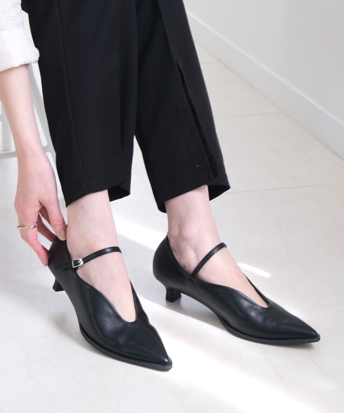 AmiAmi（アミアミ）の「【2026SS再販】柔らか！ローヒール ポインテッドトゥ メリージェーンパンプス（パンプス・レディース・ホワイト/ブラック/ブラック系その他/シルバー/ブラック系その他2/ガンメタ/ブルー系その他/ブラック系その他3/シルバー系その他/ブラック系その他4・L/LL/M/S）」の11枚目の写真