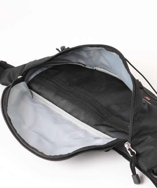 Dickies（ディッキーズ）の「DICKIES / DK RETRO ACTIVE WAISTBAG / 80311000（ボディバッグ/ウエストポーチ・レディース・ブラック系その他/オフホワイト/ブラック・ONESIZE）」の6枚目の写真