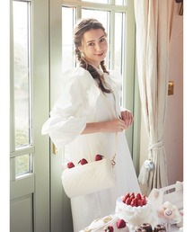 Maison de FLEUR（メゾンドフルール）の「モノグラムロールケーキ