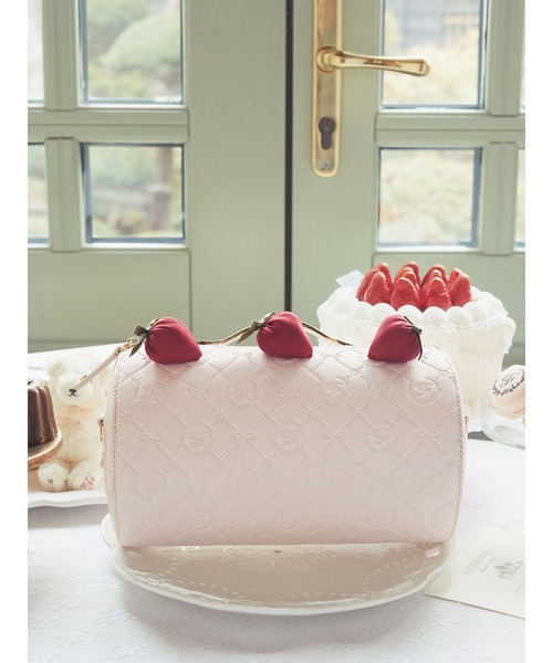 Maison de FLEUR（メゾンドフルール）の「モノグラムロールケーキ