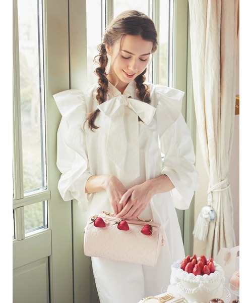 Maison de FLEUR（メゾンドフルール）の「モノグラムロールケーキ