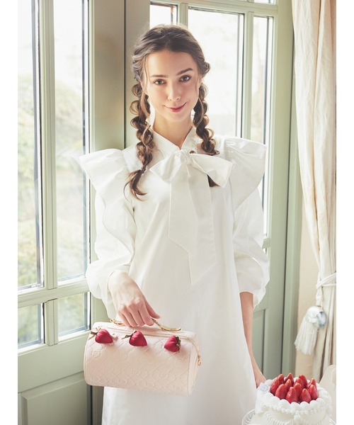 Maison de FLEUR（メゾンドフルール）の「モノグラムロールケーキ