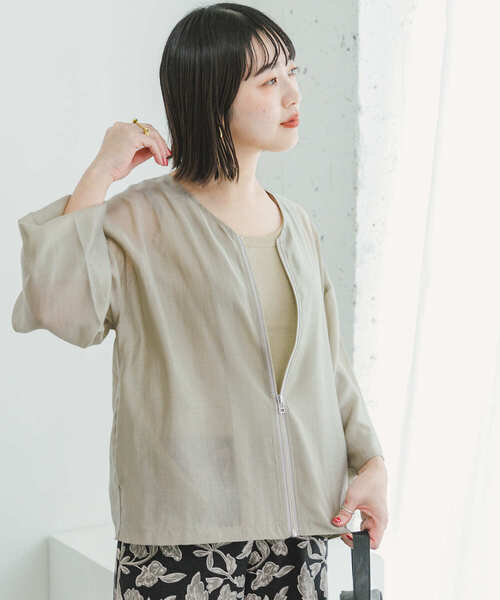 ITEMS URBANRESEARCH(アイテムズ アーバンリサーチ)の「シアーVネックブルゾン(ブルゾン・レディース・ベージュ系その他/ブラウン・FREE)」の2枚目の写真