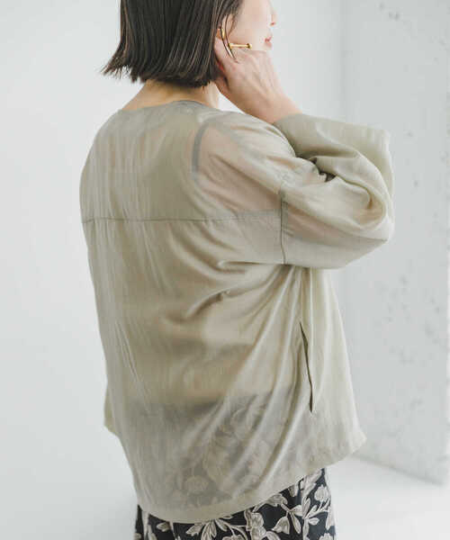 ITEMS URBANRESEARCH(アイテムズ アーバンリサーチ)の「シアーVネックブルゾン(ブルゾン・レディース・ベージュ系その他/ブラウン・FREE)」の5枚目の写真