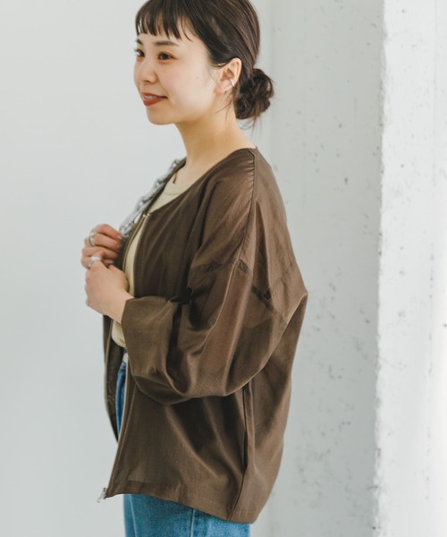 ITEMS URBANRESEARCH(アイテムズ アーバンリサーチ)の「シアーVネックブルゾン(ブルゾン・レディース・ベージュ系その他/ブラウン・FREE)」の11枚目の写真