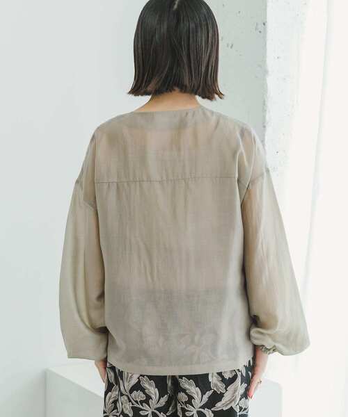 ITEMS URBANRESEARCH(アイテムズ アーバンリサーチ)の「シアーVネックブルゾン(ブルゾン・レディース・ベージュ系その他/ブラウン・FREE)」の17枚目の写真