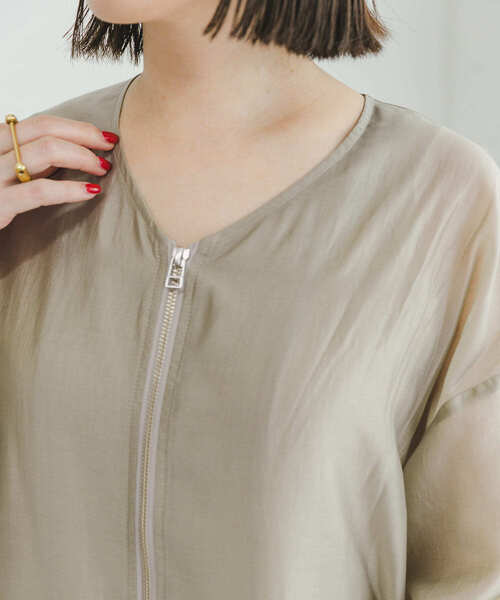 ITEMS URBANRESEARCH(アイテムズ アーバンリサーチ)の「シアーVネックブルゾン(ブルゾン・レディース・ベージュ系その他/ブラウン・FREE)」の18枚目の写真
