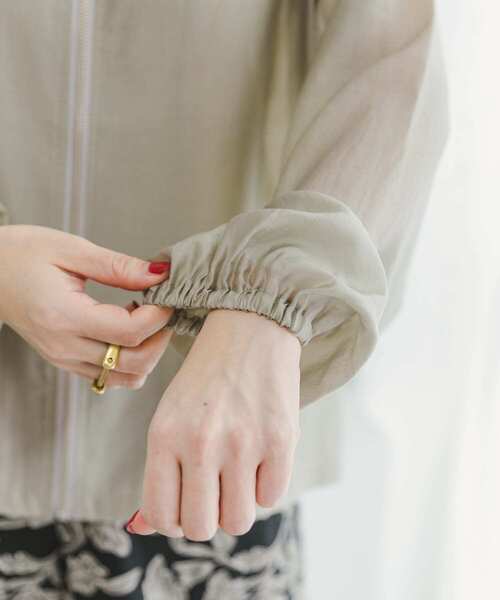 ITEMS URBANRESEARCH(アイテムズ アーバンリサーチ)の「シアーVネックブルゾン(ブルゾン・レディース・ベージュ系その他/ブラウン・FREE)」の19枚目の写真