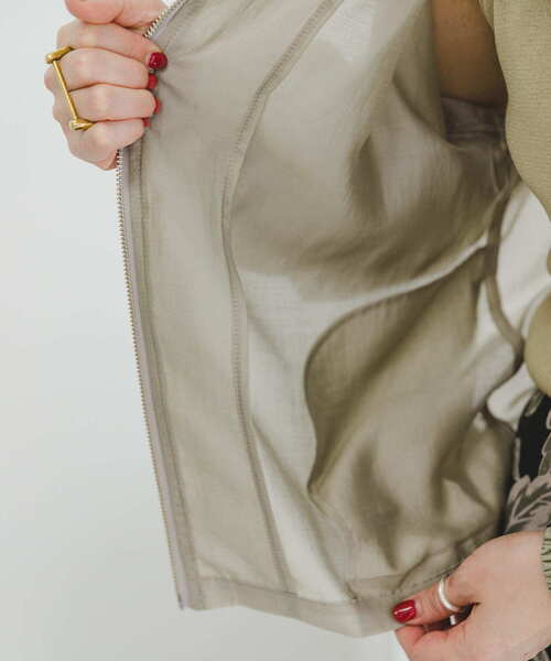 ITEMS URBANRESEARCH(アイテムズ アーバンリサーチ)の「シアーVネックブルゾン(ブルゾン・レディース・ベージュ系その他/ブラウン・FREE)」の22枚目の写真