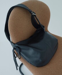 Firsthand（ファーストハンド）の「Firsthand/ファーストハンド Leather Ribbon Shoulderbag / レザーリボンビッグショルダー / メッセンジャーバッグ / ニュースペーパーバッグ / 撥水レザー（ショルダーバッグ）」