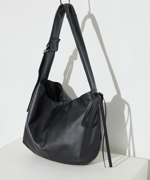 Firsthand/ファーストハンド レザーリボンビッグショルダー ブラック Firsthand（ファーストハンド）の「Firsthand/ファーストハンド