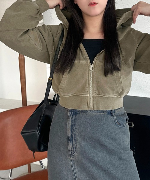 apres jour mignon（アプレジュールミニョン）の「ピグメントクロップドパーカ―（パーカー・レディース・カーキ/ブラウン系その他/ブラック系その他/ネイビー・X-LARGE/フリー）」の4枚目の写真