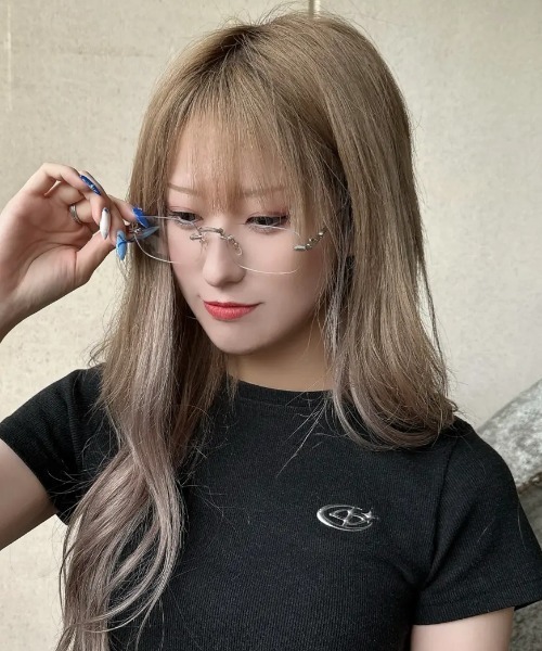 SPINNS(スピンズ)の「トレンド/韓国っぽアイテム☆ノーフレームスクエア伊達メガネ フレームレス/リムレスメガネ(メガネ・レディース・シルバー・ONESIZE)」の8枚目の写真