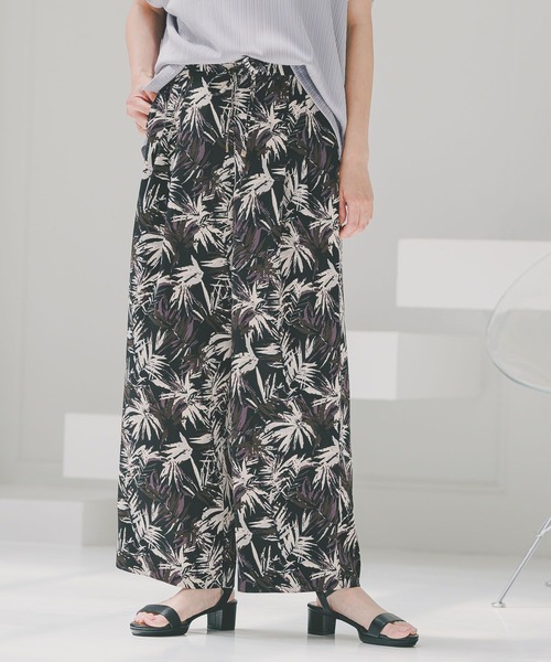 Elura（エルーラ）の「サマーイージー柄ワイドパンツ/126894（その他パンツ・レディース・ネイビー/ブラウン/ブラック・LARGE/MEDIUM/SMALL）」の2枚目の写真