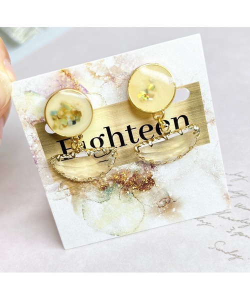 tone（トーン）の「【Eighteen】小ぶりクリアタッセルイヤリング(MA)（イヤリング・レディース・クリア・FREE）」の3枚目の写真