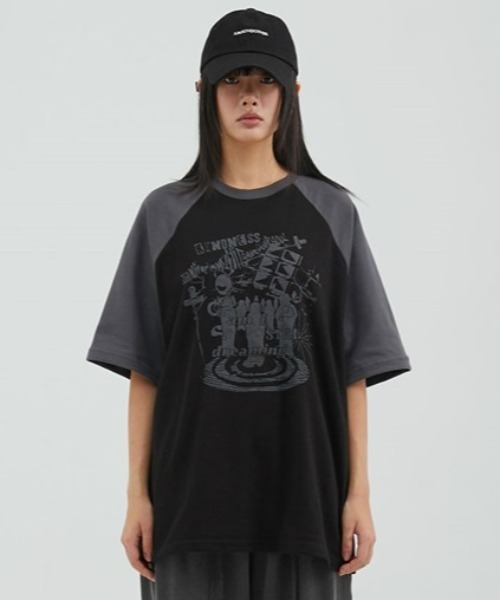 ACOVER(オコボ)の「A'GEM/9 × .kom 『ACOVER/オコボ』 Dreaming Raglan Oversized Fit Short Sleeve T-shirt/ドリーミング ラグラン TEE(Tシャツ/カットソー・メンズ・ライトグレー/アイボリー/ブラック/グレー/チャコールグレー・FREE)」の1枚目の写真