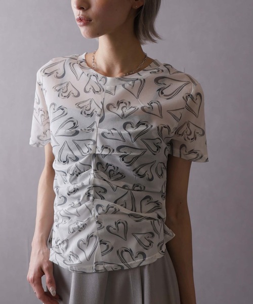 Girly Doll(ガーリードール)の「シアーハート柄トップス(Tシャツ/カットソー・レディース・ホワイト/グレー/ブラック・M/L)」の2枚目の写真