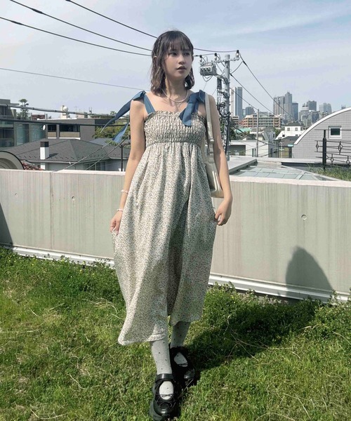 AS KNOW AS plus(アズノゥアズプラス)の「◎肩リボンキャミワンピース(ワンピース・レディース・ブラック系/ホワイト系/サックスブルー系/ネイビー系/ホワイト系その他2/ブラック系2/ネイビー系2/ホワイト系その他/ブラック系3/ブルー系その他/ホワイト系3/イエロー系その他/ブラック系4/ベージュ系/グリーン系・FREE)」の11枚目の写真