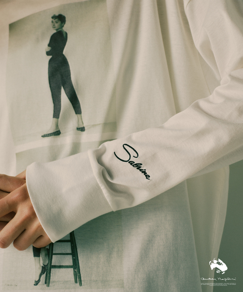 「ADAM ET ROPE'」 長袖カットソー「AUDREY HEPBURNコラボ」 FREE ホワイト レディース ADAM ET ROPE'（アダムエロペ）の「【AUDREY HEPBURN COLLECTION