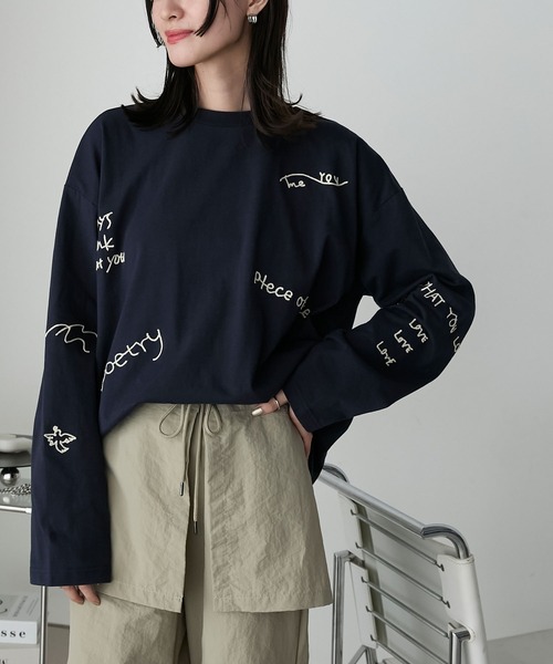 forksy.(フォルクシー)の「【forksy.】ランダム落書きロゴ刺繍ロングTシャツ(Tシャツ/カットソー・レディース・オフホワイト/杢グレー/ネイビー/スモークピンク・FREE)」の3枚目の写真