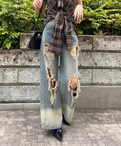 ROGER AND RAW(ロジャーアンドロウ)の「ダメージワイドデニムパンツ(デニムパンツ・レディース・ブルー・SMALL/MEDIUM)」の7枚目の写真
